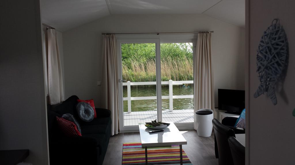 Bestmarine Waterchalets Flevo Marina Лелистад Екстериор снимка